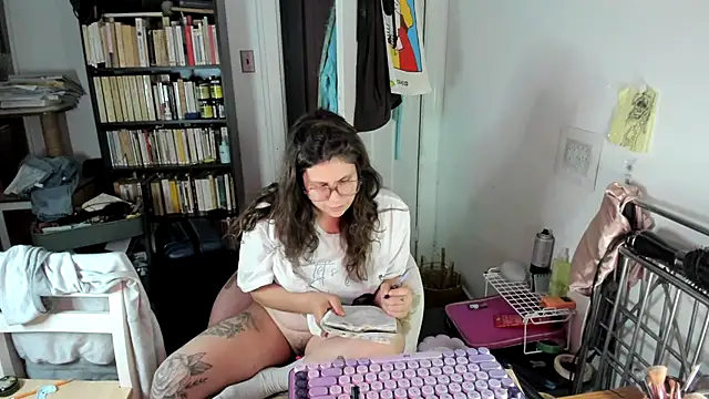 Rosiee69  online show from November 26, 9:16 pm