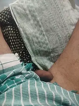 Snapshot of indian_couple4 chatting on October 27, 1:34 am indian couple4 online show from October 27, 1:34 am