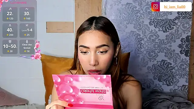 LiaHansson online show from December 4, 8:09 pm