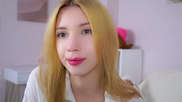 SunnivaCovil online show from February 3, 2:33 pm