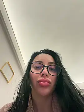 Mia Splash online show from March 6, 6:25 pm