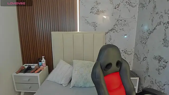 MEGANZARICK online show from May 6, 3:32 am