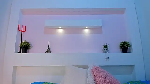 JasmineBella0 online show from November 5, 9:20 pm