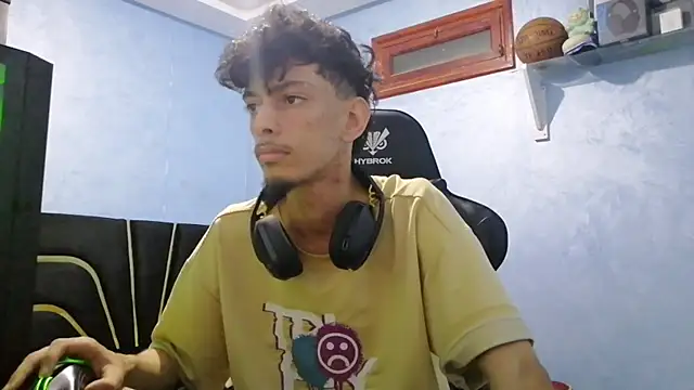 LUNAXL  online show from October 30, 7:37 pm