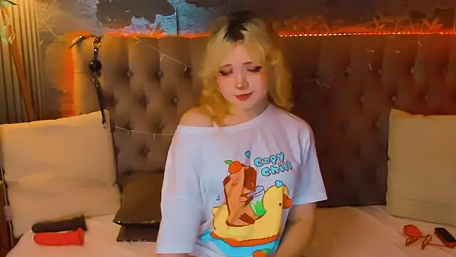 EmilyAngells online show from May 13, 6:30 am