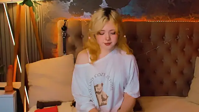 EmilyAngells online show from May 7, 6:39 am