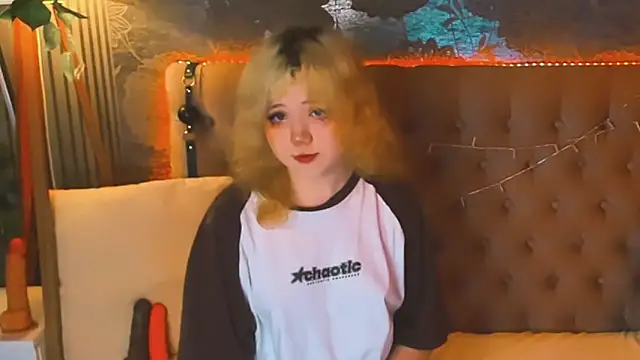 EmilyAngells online show from May 18, 5:57 am