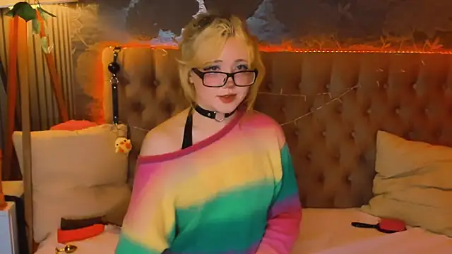 EmilyAngells online show from May 8, 7:11 am