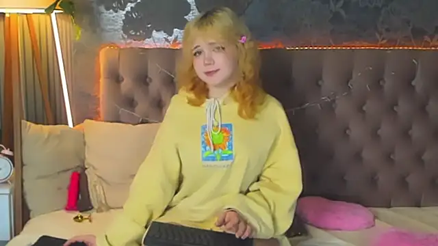 EmilyAngells online show from February 16, 7:19 am