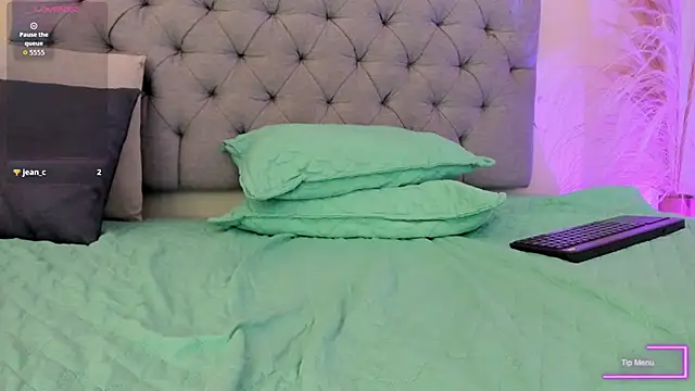 Maite Smith  online show from May 10, 12:51 pm