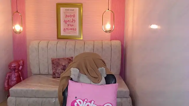 madhison klain s online show from February 17, 9:14 pm