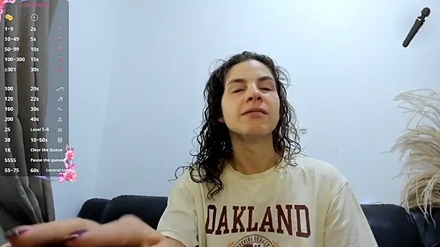 jessyegoldenn online show from May 13, 4:35 pm