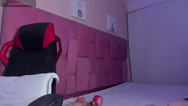 CHANELL 11INCHES online show from October 20, 12:13 am