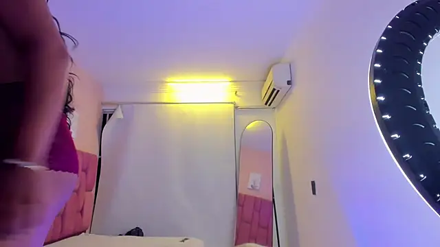 CHANELL 11INCHES online show from December 19, 4:59 am