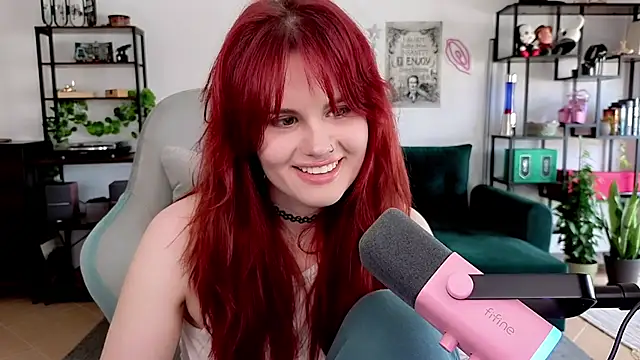Della Ideal online show from May 15, 10:07 am