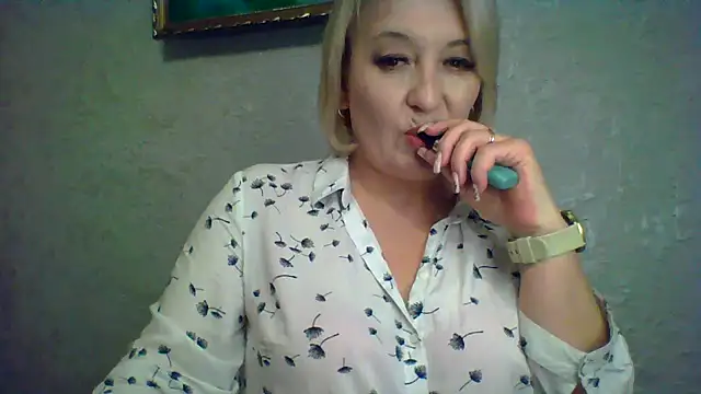 ArielXLoveresss online show from November 2, 5:49 pm