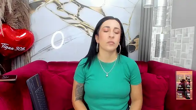 Bella williamss  online show from May 12, 8:04 pm