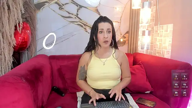 Bella williamss  online show from May 26, 8:08 pm