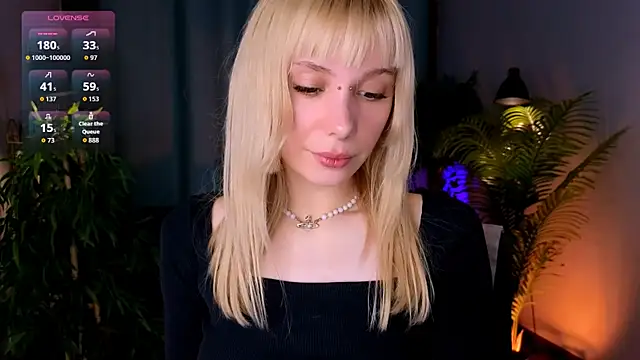 Snapshot of Cherry_Bite chatting on September 28, 1:12 am Cherry Bite online show from September 28, 1:12 am