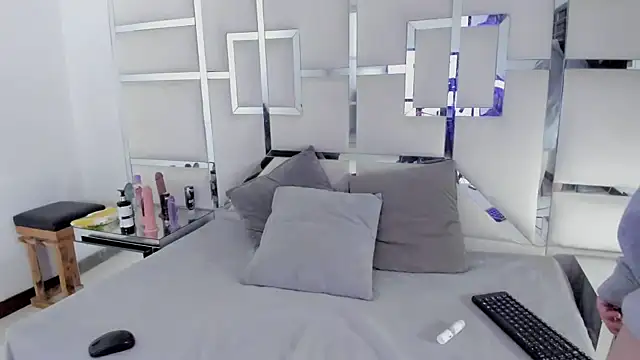Snapshot of Celeste_X chatting on September 19, 4:11 am Celeste X online show from September 19, 4:11 am