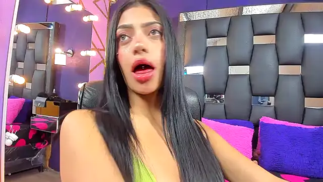 EMYCLARK01 online show from February 19, 4:34 am