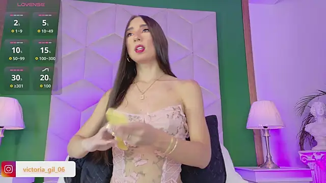 queen  violet online show from May 20, 7:22 pm