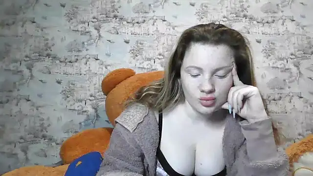 Eveline May online show from April 8, 5:15 pm