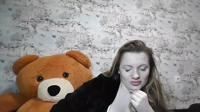 Eveline May online show from April 4, 6:18 pm