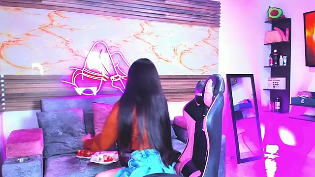 Cloe roouse online show from April 19, 2:06 pm