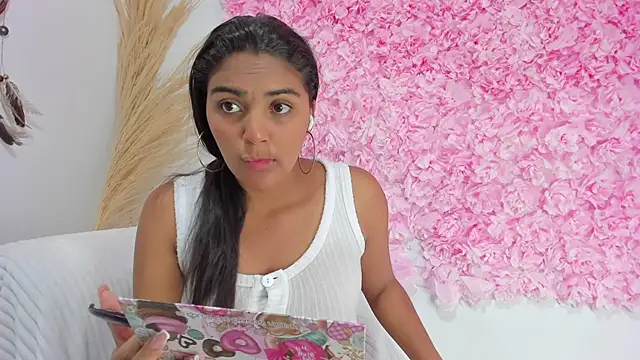 Melodymoore  online show from February 24, 10:08 pm