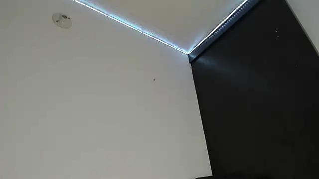 zephyra-angels online show from March 4, 4:30 am