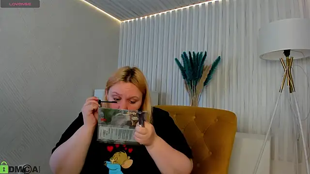 Amy Hall online show from September 14, 1:25 am