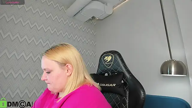 Amy Hall online show from September 12, 1:17 am