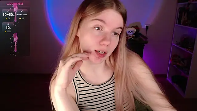 Strawberry juli online show from March 14, 11:44 am