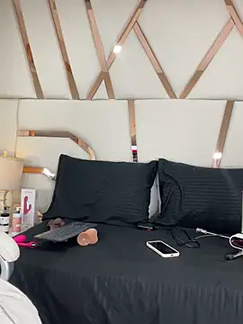 Madisson-Rivas online show from April 4, 7:56 pm