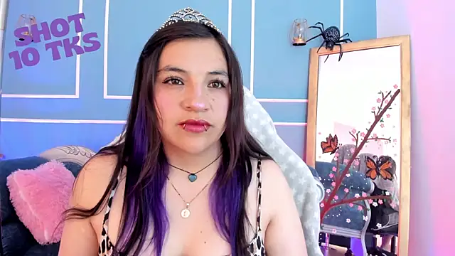 TaraTaylorr online show from May 6, 3:32 am