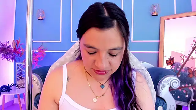 TaraTaylorr online show from May 15, 3:43 am