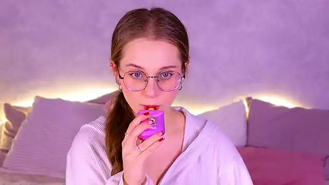 RileyMimicho online show from November 10, 9:10 pm