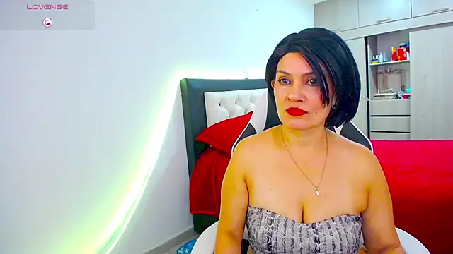 CarolinneFiotti online show from November 27, 2:53 pm