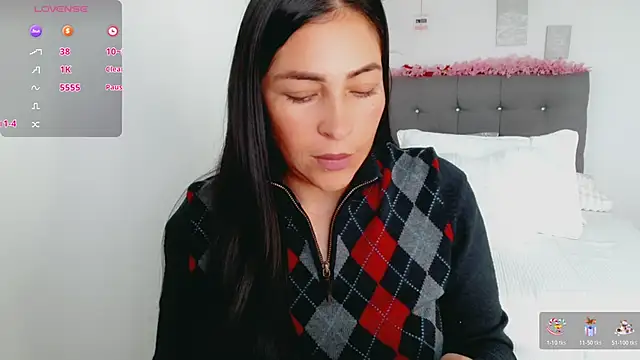 luna lgomez  online show from January 16, 1:18 pm