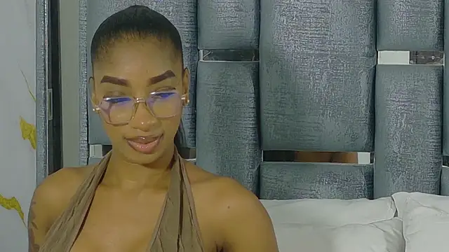 Angelesmith1 online show from December 18, 9:08 pm