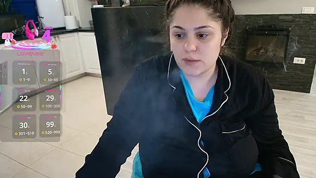 Layla- online show from January 14, 1:05 pm