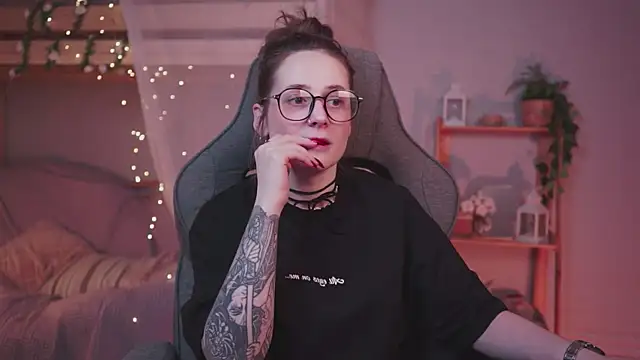 OliviaMcClean online show from January 13, 7:40 pm