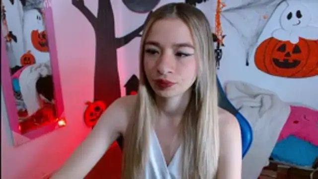 hannah 026 online show from October 31, 11:14 am