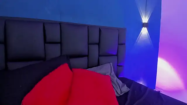 DANESKA HILLER online show from November 22, 9:50 pm