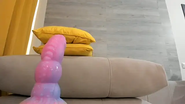 IreneHabibi online show from October 31, 3:16 pm