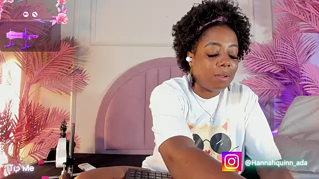 Hanaahquinn online show from May 26, 3:39 am