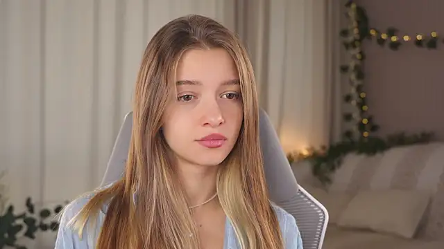 UdelaHathorne online show from September 14, 3:21 pm
