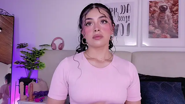 SaritaBratz online show from March 16, 8:35 pm