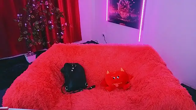 AnielaFox online show from March 31, 7:30 am